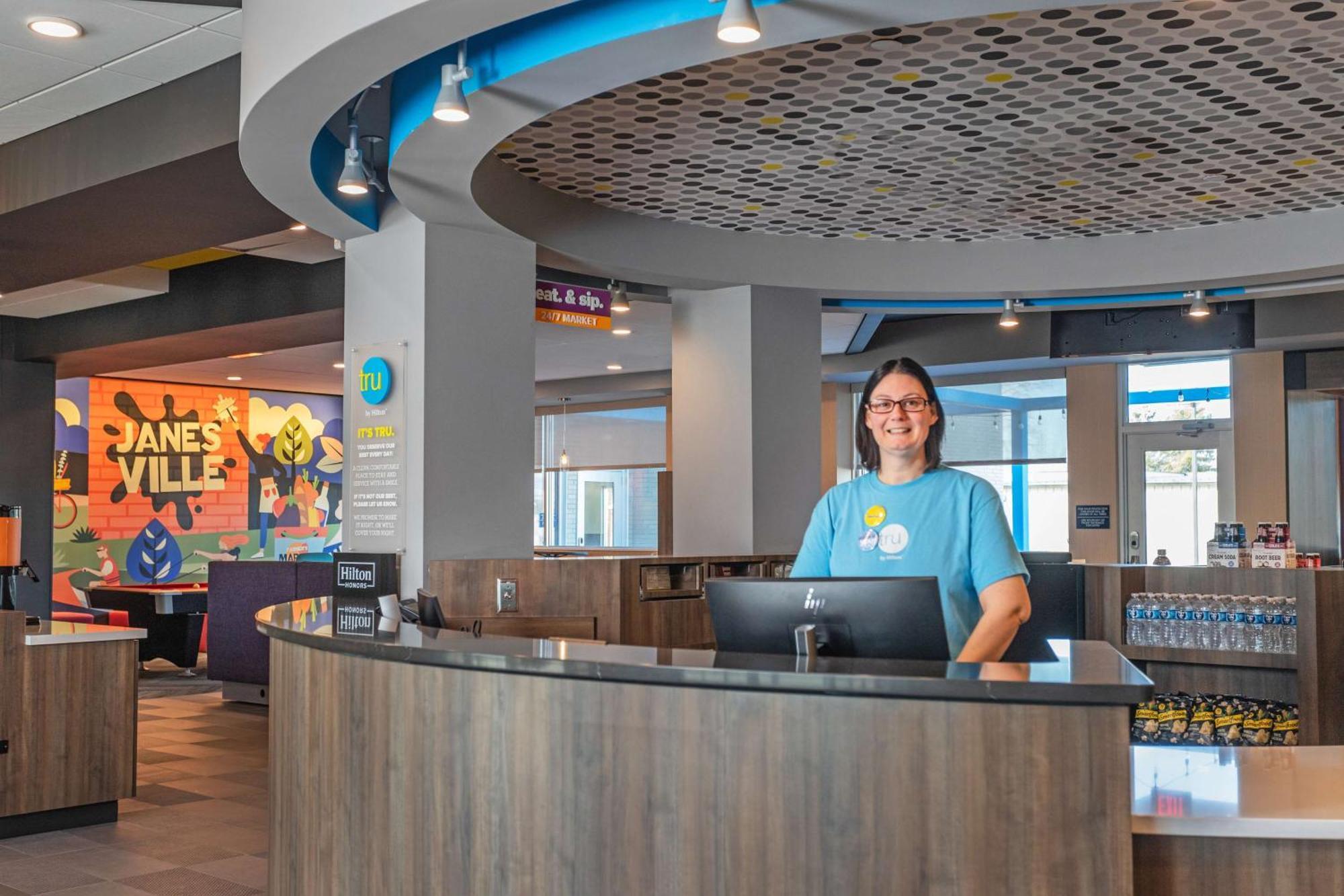 Tru By Hilton Janesville Eksteriør billede